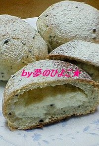 手ごね♪簡単クリームチーズ入り黒ゴマパン