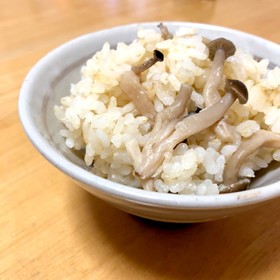 簡単◎しめじと塩麹の炊き込みご飯