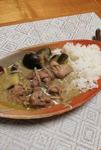 タイの家庭料理！ココナッツグリーンカレー