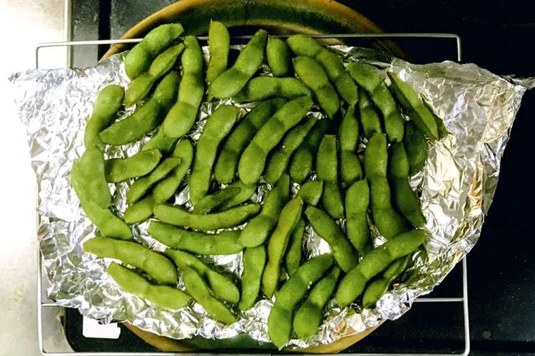 茹でる必要なし 生枝豆の燻製 レシピ 作り方 By 山田げんぞ クックパッド 簡単おいしいみんなのレシピが376万品