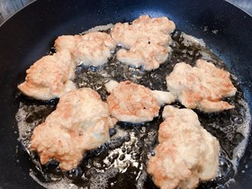 たこ焼き粉&白だしで美味♡鶏胸肉の唐揚げ