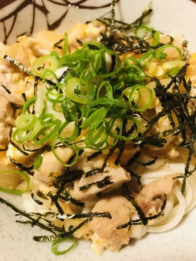 鶏むね肉の●ぶっかけ系親子うどん