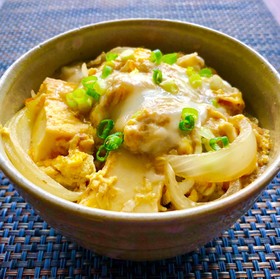 ◆油揚げと玉ねぎの卵丼◆ふわとろ