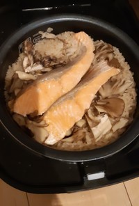鮭と舞茸の炊き込みご飯