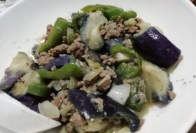 茄子とピーマンの挽肉うま炒め
