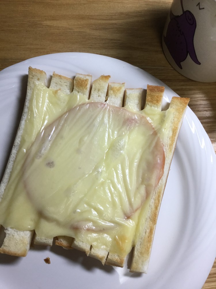 パン耳クッキング・ハムとチーズのトーストの画像