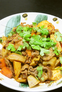 麻辣香鍋：シビ辛な牛肉と筍と蓮根の炒め物