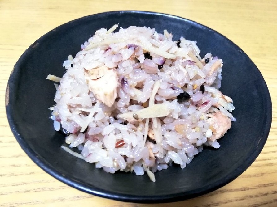 十六穀米でシーチキン生姜炊き込みご飯の画像