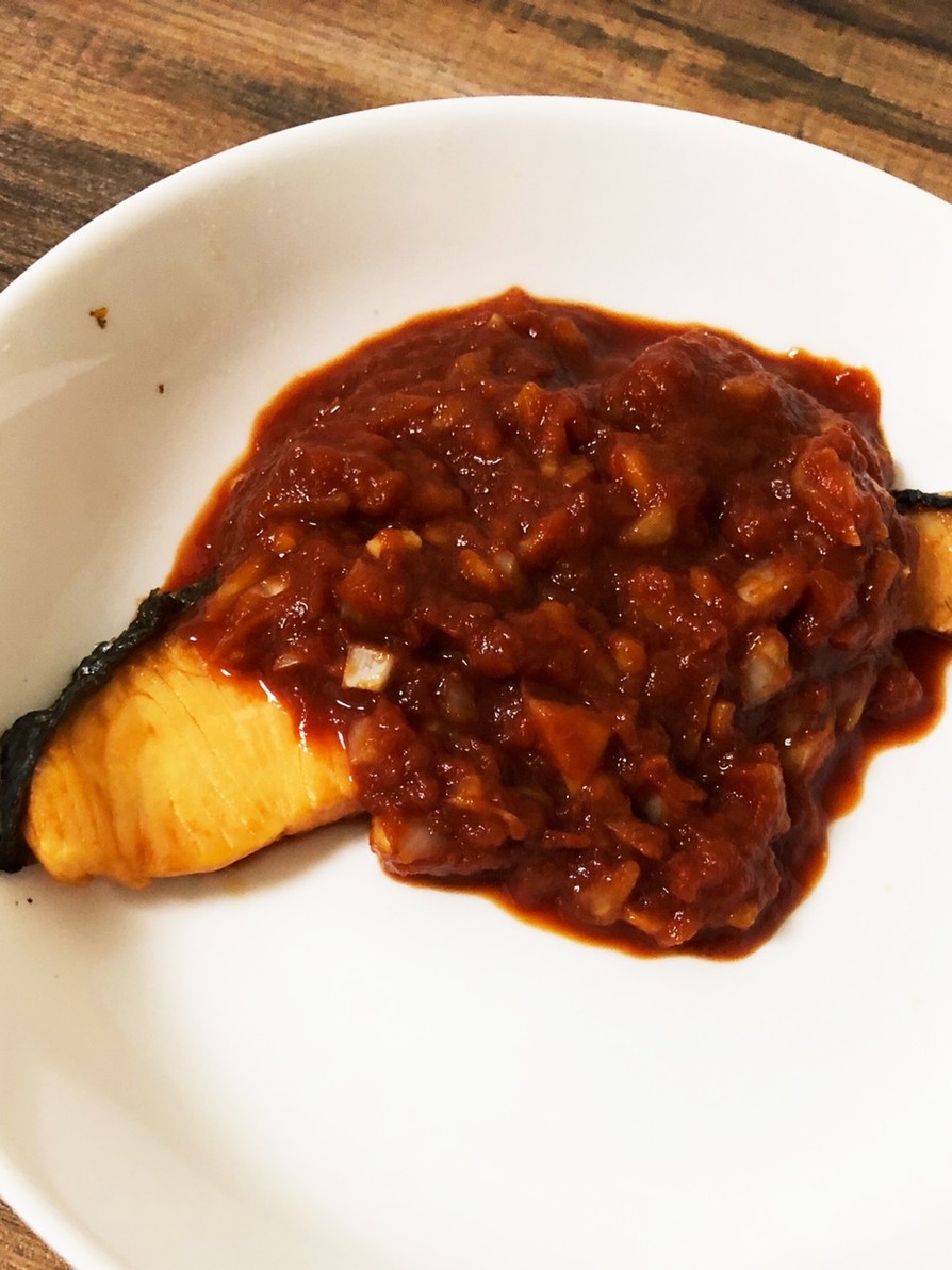焼き鮭のオニオントマトソースの画像