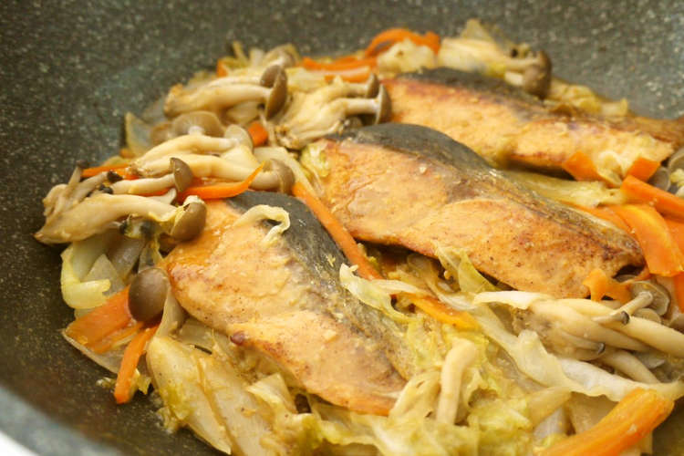 簡単 鮭のちゃんちゃん焼き フライパン レシピ 作り方 By 梅ミッキー クックパッド 簡単おいしいみんなのレシピが353万品