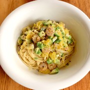 フルーツとシーフードのクリームパスタの写真