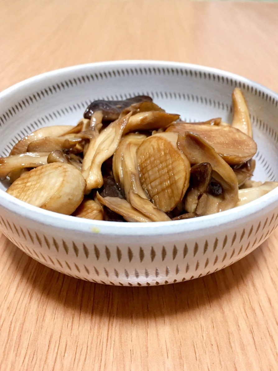 舞茸とエリンギの簡単副菜！醤油バター味の画像