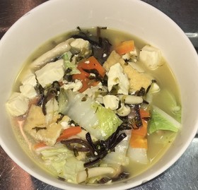 豆腐と野菜と高菜漬けの花椒鶏白湯スープ