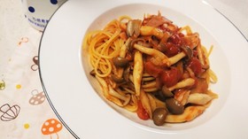 たっぷりきのこのトマトパスタ