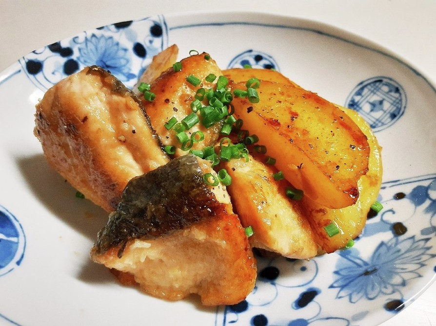 生鮭とじゃがいものバターポン酢焼きの画像