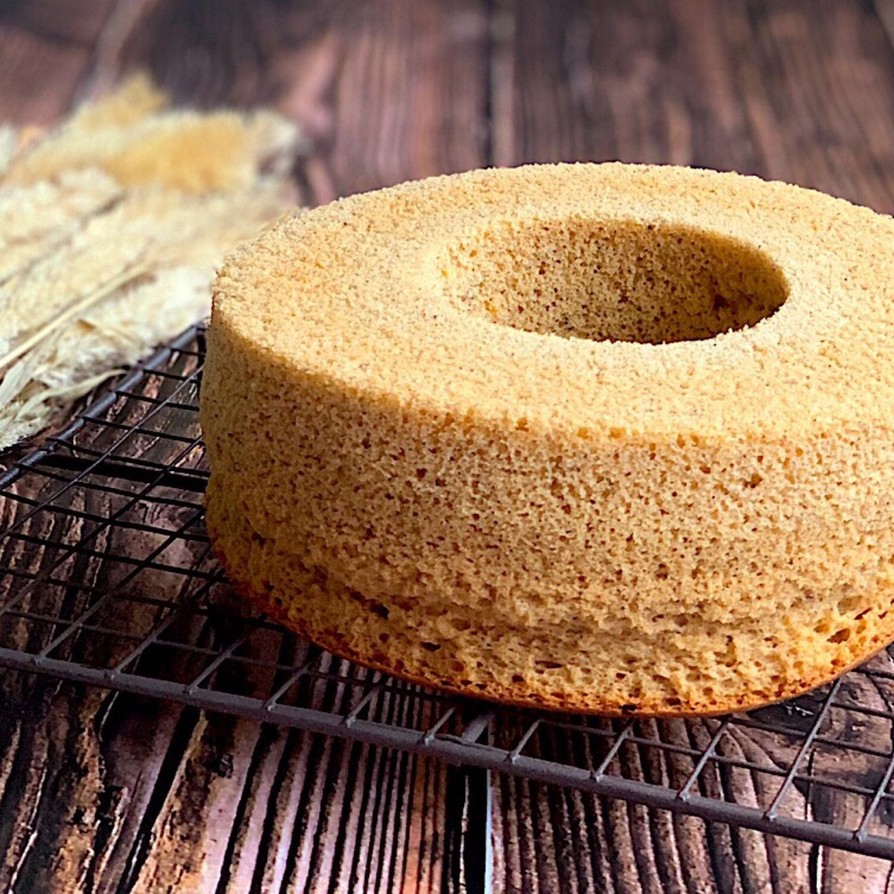 玄米粉のメイプルシフォンケーキの画像