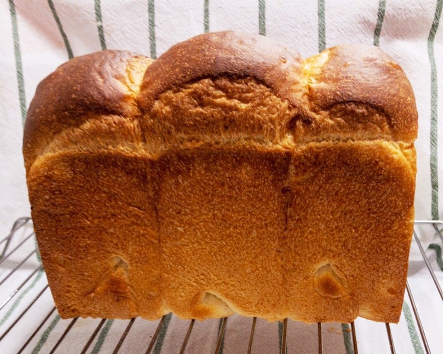 しっとりフワフワ、ほんのり甘い酒種食パンの画像