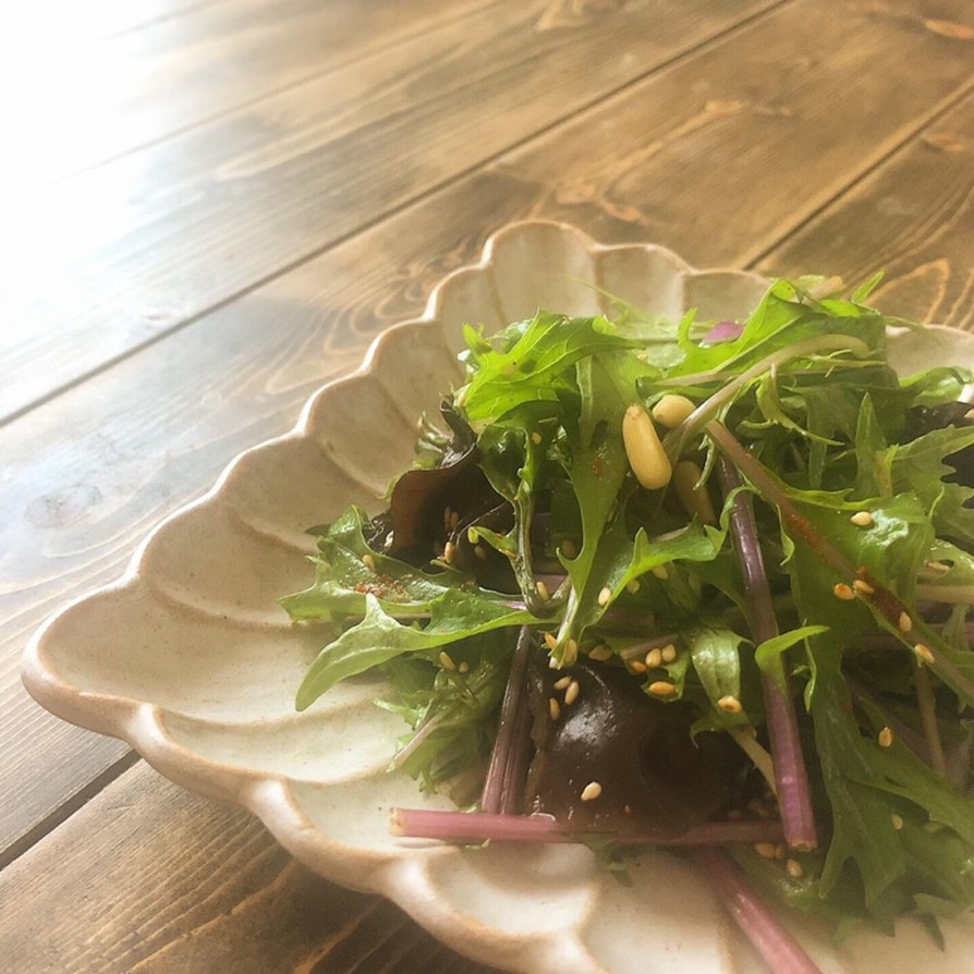 キクラゲと赤茎水菜の中華サラダの画像