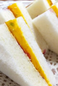 南瓜とブルーベリージャムのサンドイッチ