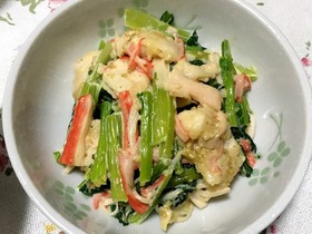 鶏むね肉と小松菜カニカマの胡麻マヨ和え