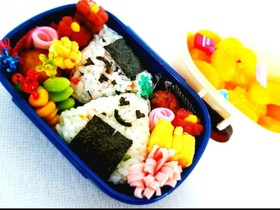 カラフル弁当✨キャラ弁☆お顔おにぎり☆