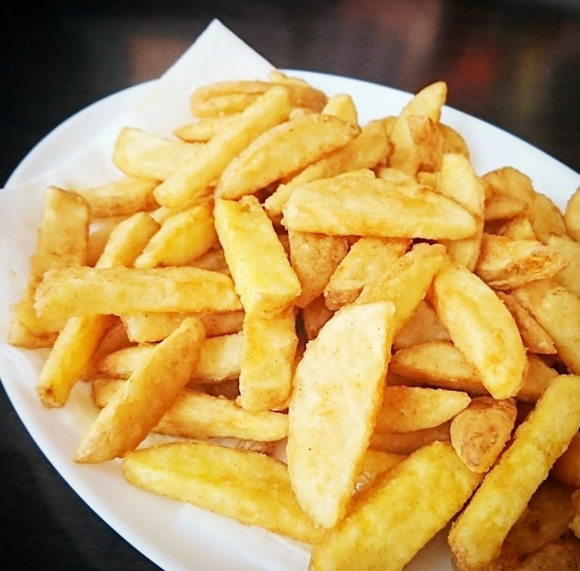 カリカリに焼いたフライドポテトのレシピ