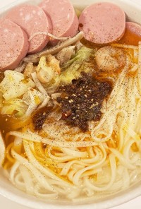 蒸し海老、鶏肉、ソーセージスープ麺