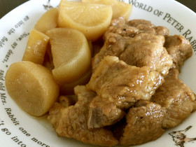 豚かたまり肉と大根の煮込み