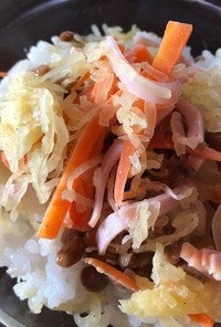 納豆と錦糸うりのサラダご飯