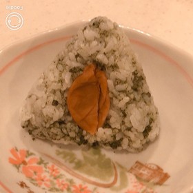 粉末緑茶で、梅茶漬け風、梅おにぎり
