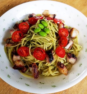 タコとトマトのジェノベーゼパスタ