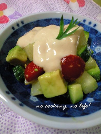 コロン♪旬野菜と鶏ハム♪ヨーグルトサラダの写真