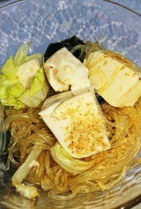 レタスとワカメ、豆腐の春雨サラダ