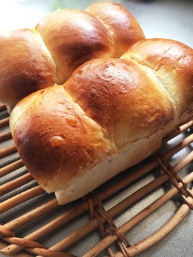 手捏ねで柔らか食パン!生クリーム蜂蜜入り