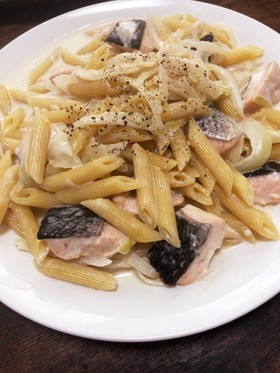 秋鮭のクリームパスタ