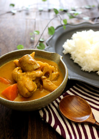 ごま味噌香る、根菜と鶏肉の和風カレー。