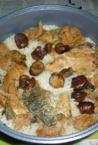 秋鮭のアラの焼き鮭と焼き栗の炊き込みご飯
