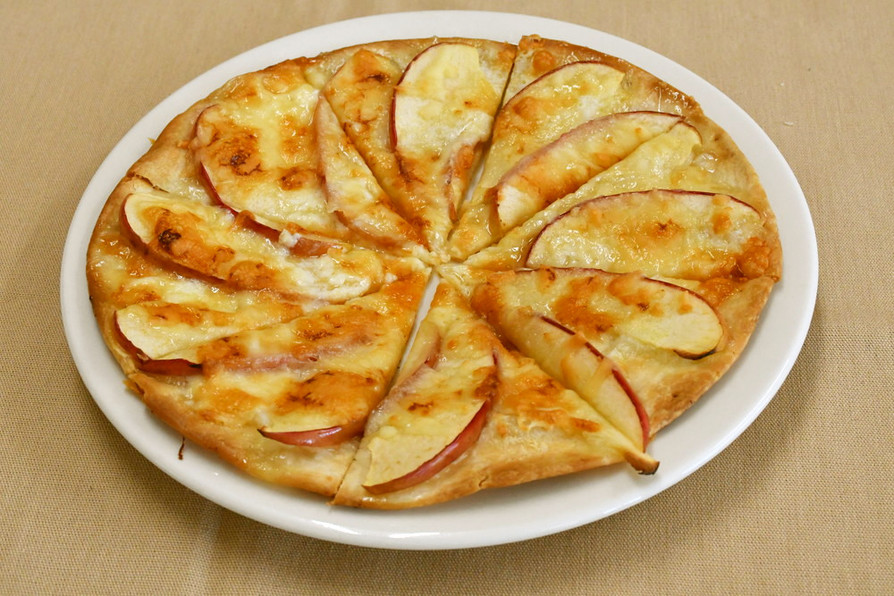 りんごのピザの画像