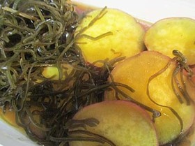 サツマイモと切り昆布の炊いたん