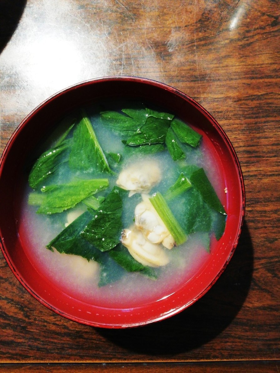 青菜とあさりの麹味噌汁の画像