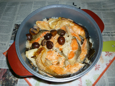 無加水鍋でサーモン＋焼き栗の炊き込みご飯の画像