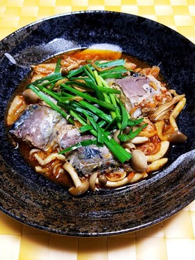 鯖の水煮とシメジのニラキムチ煮