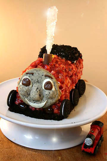 機関車トーマスのバースデーケーキの画像