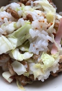 納豆と鶏そぼろのサラダご飯