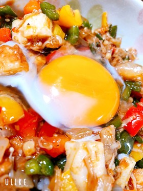 パプリカ温玉丼