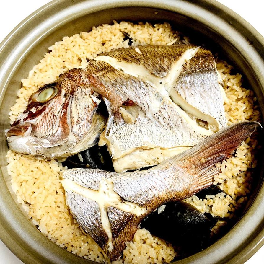 真鯛の土鍋ご飯(鯛めし)の画像