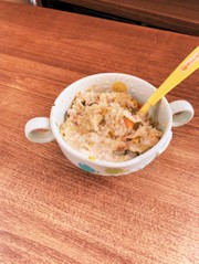 【離乳食後期】野菜たっぷり和風炊き込み飯の写真