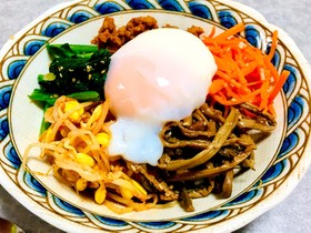 野菜たっぷり彩りビビンバ