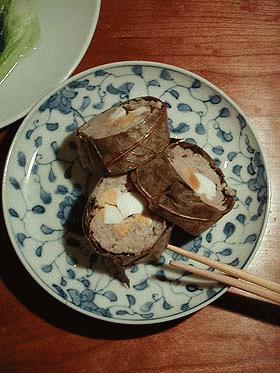 塩卵(鹹蛋)と豚挽肉の蓮の葉蒸し