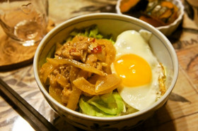 ガッツリいって♪男子が喜ぶピリ辛味噌豚丼